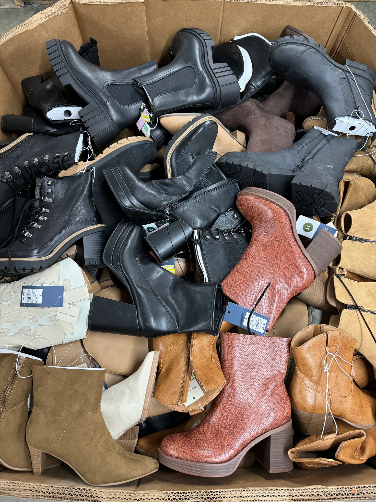 Target Womens Boots (150 Pairs) - Image 2